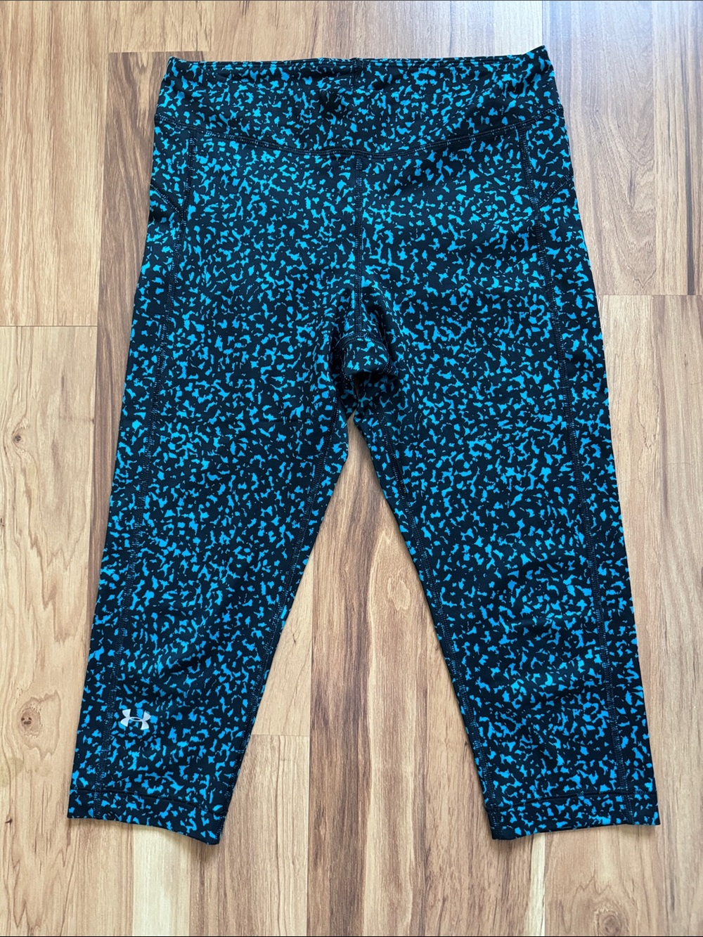 Under Armour Black & Teal Printed Athletic Capri Leggings